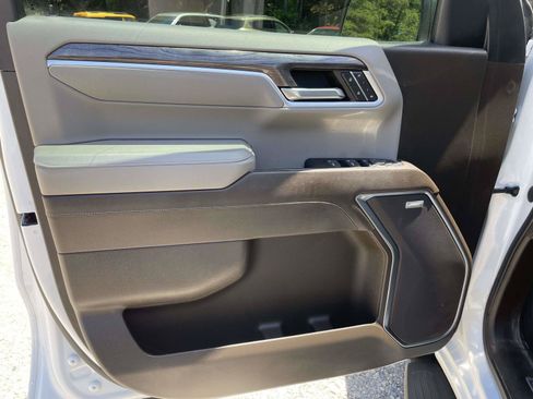 Used 2023 Chevrolet Silverado 1500 LTZ w/ LTZ Premium Package RWD image 5