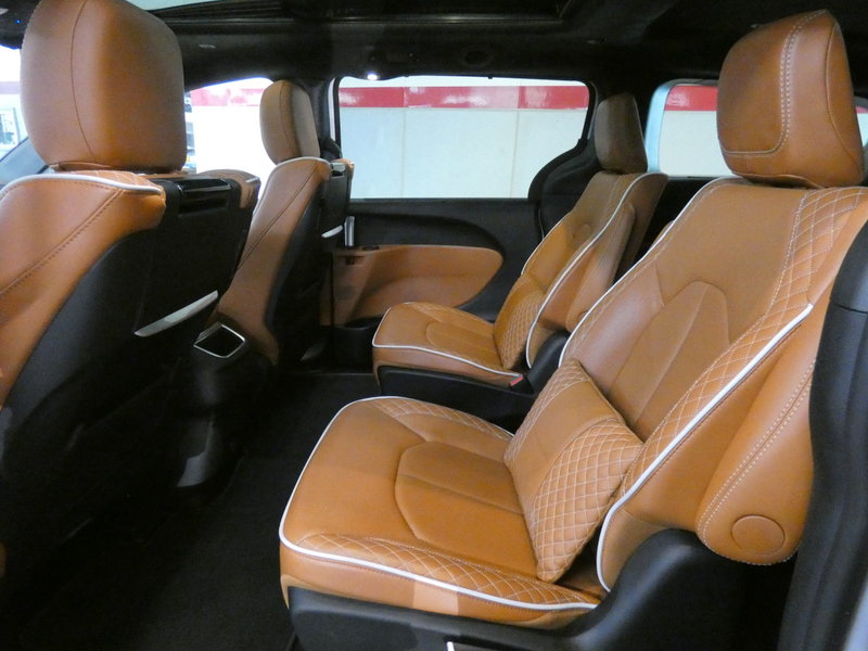 Used 2025 Chrysler Pacifica Pinnacle FWD image 31