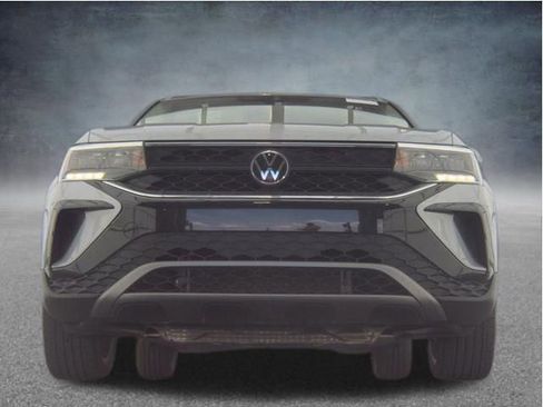 Used 2024 Volkswagen Taos SE FWD image 9