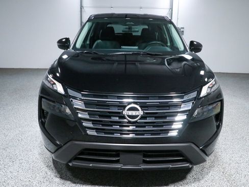 Used 2024 Nissan Rogue SV AWD/4WD image 4