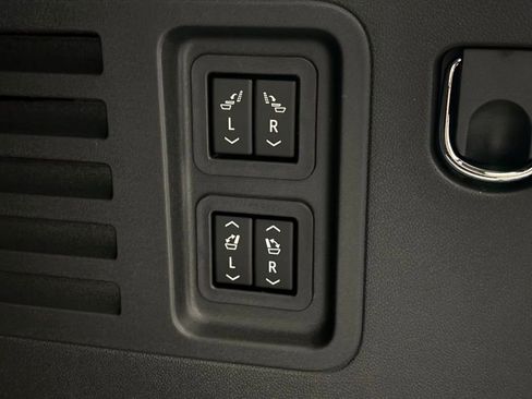 New 2026 GMC Acadia Denali w/ Super Cruise Package image 13