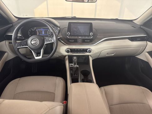 Used 2025 Nissan Altima 2.5 SV image 9