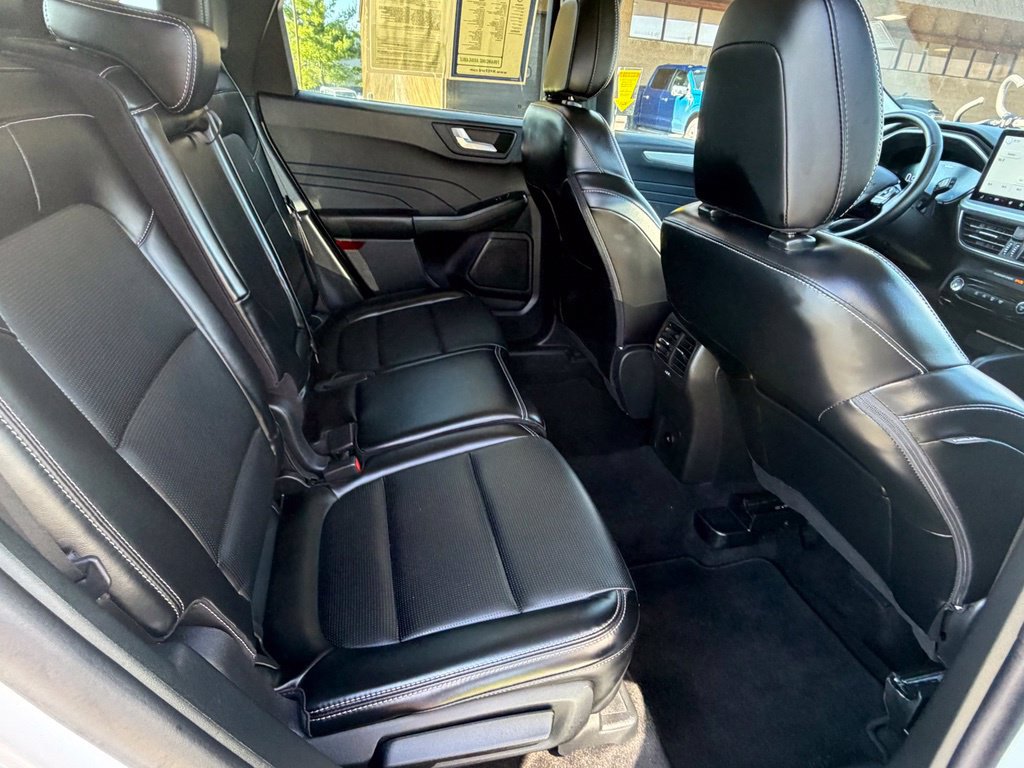 Certified 2025 Ford Escape Platinum AWD/4WD image 37