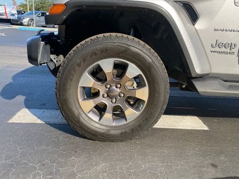 Used 2021 Jeep Wrangler Unlimited Sahara image 12