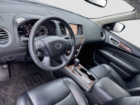 Used 2019 Nissan Pathfinder Platinum w/ Cargo Package FWD image 7