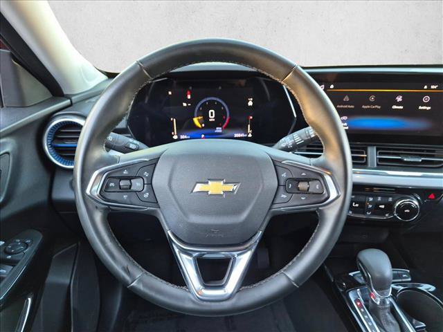Used 2025 Chevrolet Trax LT w/ LT Convenience Package FWD image 12
