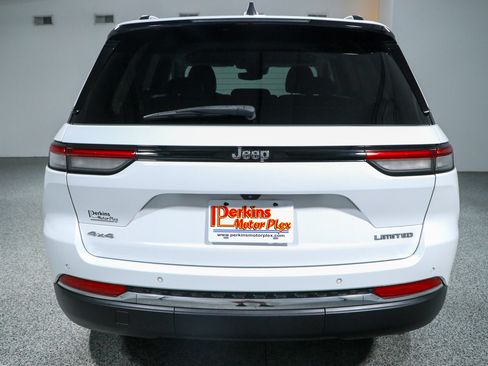 Used 2023 Jeep Grand Cherokee Limited w/ Trailer Tow Prep Group (B) AWD/4WD image 8