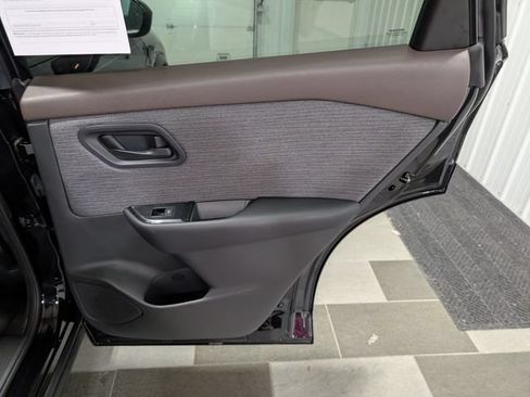 Used 2023 Nissan Rogue S AWD/4WD image 23