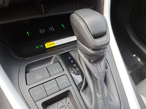 Certified 2022 Toyota RAV4 XLE image 28