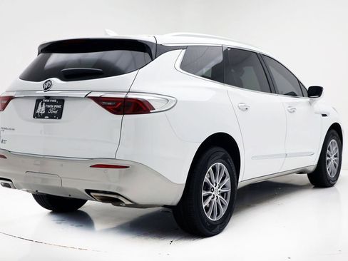 Used 2023 Buick Enclave Essence AWD/4WD image 9