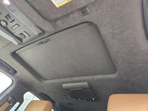 Used 2017 Cadillac Escalade Platinum AWD/4WD image 7