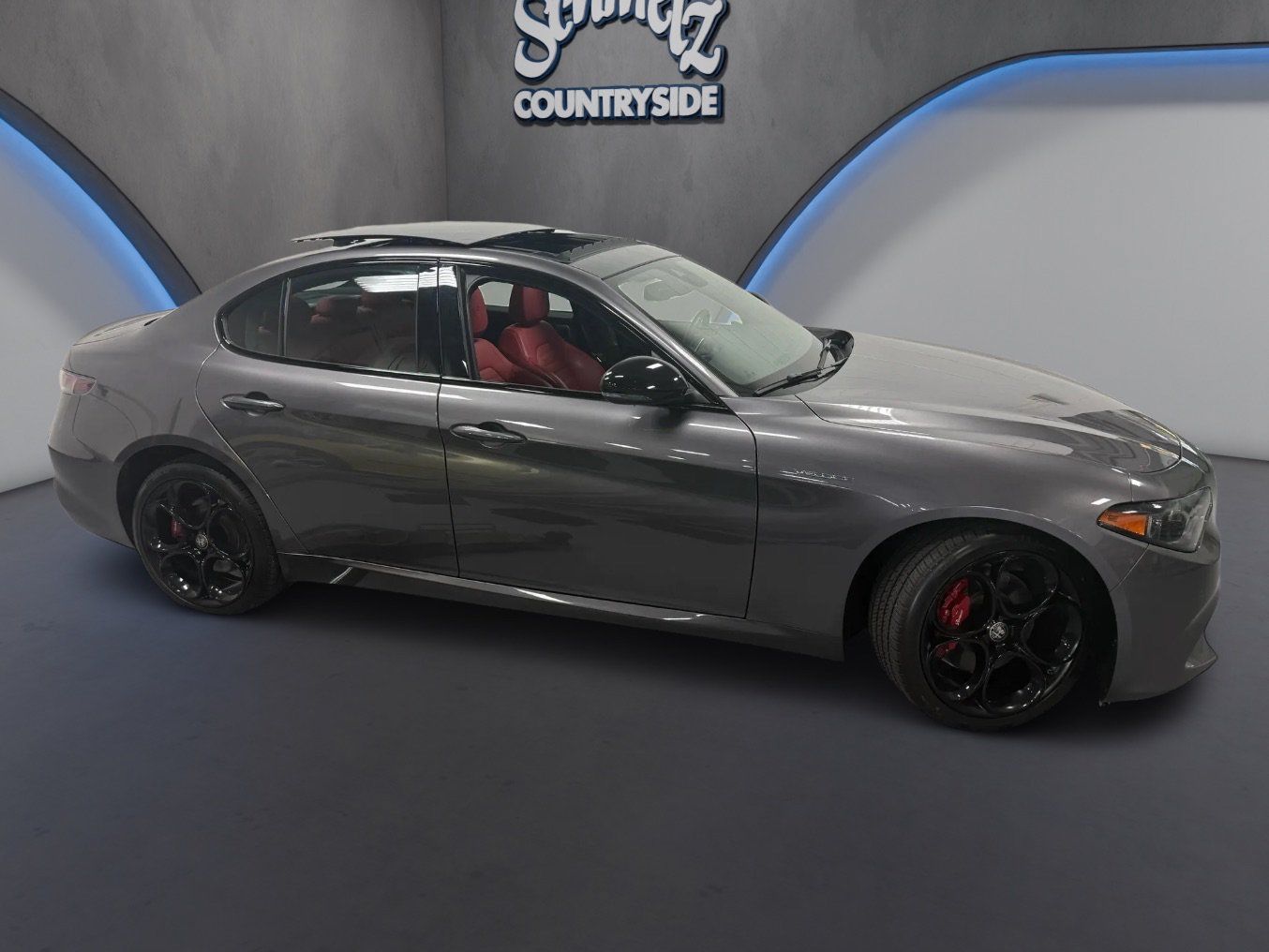 Used 2024 Alfa Romeo Giulia Veloce AWD/4WD image 3