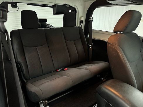 Used 2017 Jeep Wrangler Sport AWD/4WD image 12