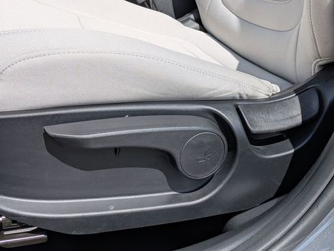 Used 2025 Hyundai Tucson SE FWD image 16