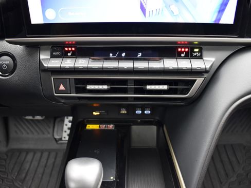 Used 2025 Toyota Camry XSE image 33