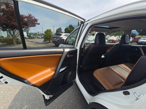 Used 2016 Toyota RAV4 Limited image 18