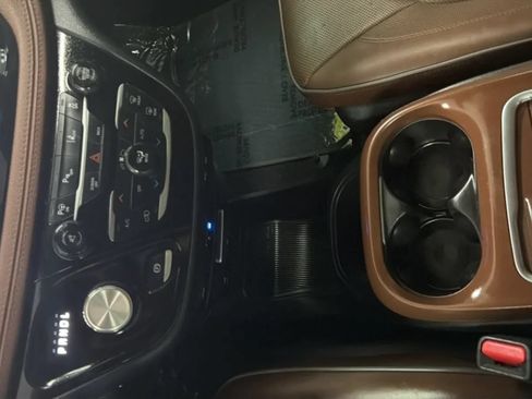 Used 2017 Chrysler Pacifica Limited FWD image 12