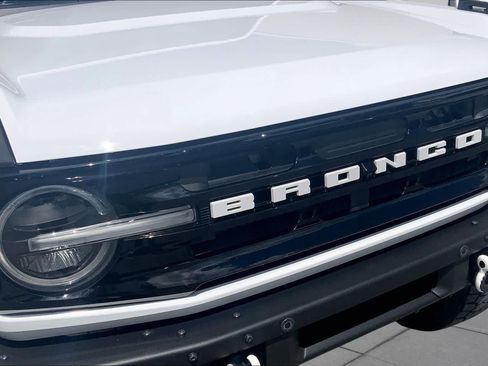 Used 2023 Ford Bronco Outer Banks w/ Sasquatch Package AWD/4WD image 29