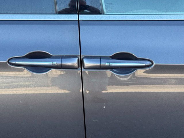 Used 2021 Chrysler Pacifica Touring-L FWD image 13