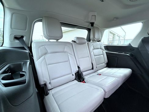 Used 2025 Lincoln Navigator Reserve AWD/4WD image 21