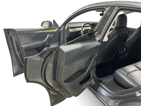 Certified 2023 Tesla Model Y Long Range AWD/4WD image 10