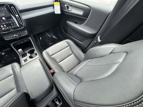 New 2026 Volvo XC40 B5 Core AWD/4WD image 15