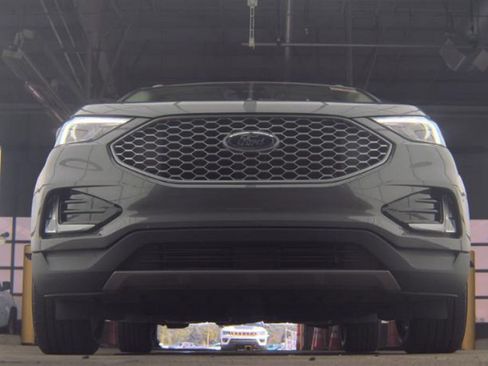 Used 2024 Ford Edge SEL w/ Convenience Package AWD/4WD image 3