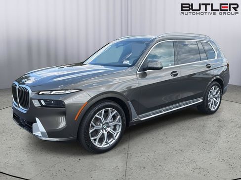 Used 2027 BMW X7 xDrive40i AWD/4WD image 2