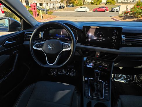 Used 2025 Volkswagen Jetta SE image 22