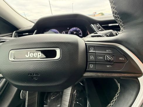 Used 2021 Jeep Grand Cherokee L Limited w/ Luxury Tech Group II AWD/4WD image 14