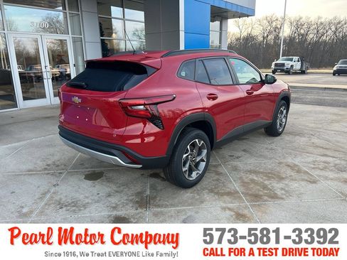 New 2026 Chevrolet Trax LT w/ LT Convenience Package image 4