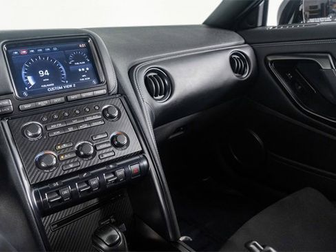 Used 2015 Nissan GT-R Premium image 29