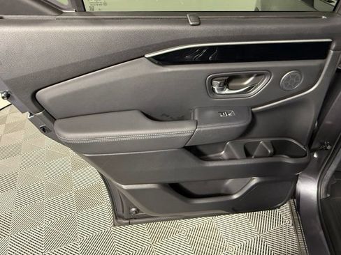 Used 2025 Honda Pilot EX-L image 35