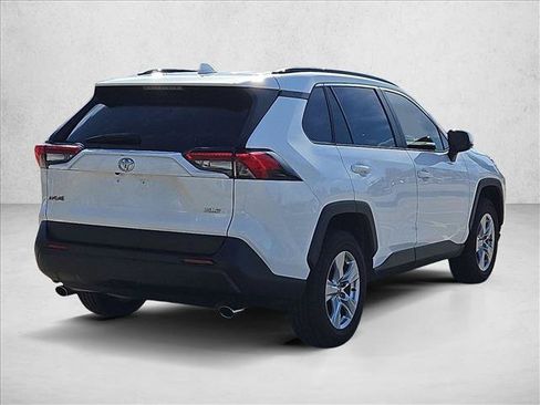 Used 2021 Toyota RAV4 XLE w/ Convenience Package FWD image 4