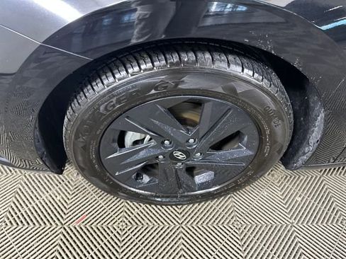 Used 2022 Hyundai Elantra Blue image 10