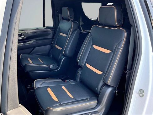 Used 2023 GMC Yukon XL AT4 w/ Technology Package AWD/4WD image 27