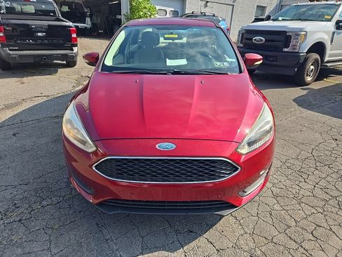 Used 2017 Ford Focus SE FWD image 2