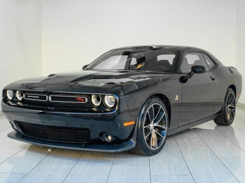 Used 2015 Dodge Challenger R/T Scat Pack RWD image 4