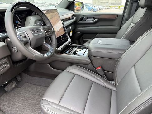 New 2026 GMC Yukon Denali w/ Denali Reserve Package AWD/4WD image 16