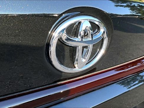 Used 2022 Toyota Corolla LE FWD image 31