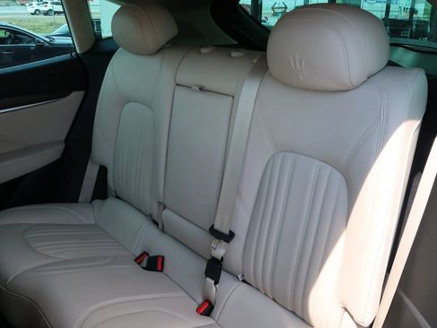 Used 2017 Maserati Levante w/ Luxury Package image 19
