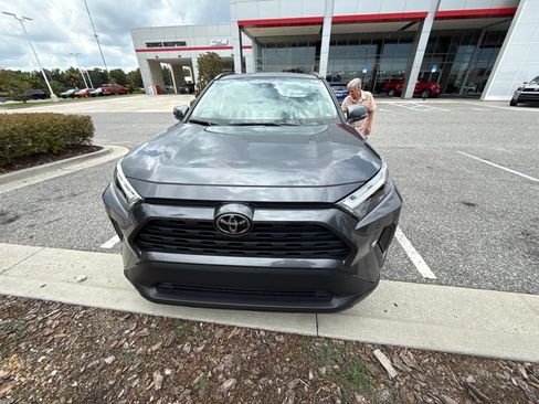 Used 2025 Toyota RAV4 XLE w/ Convenience Package FWD image 4