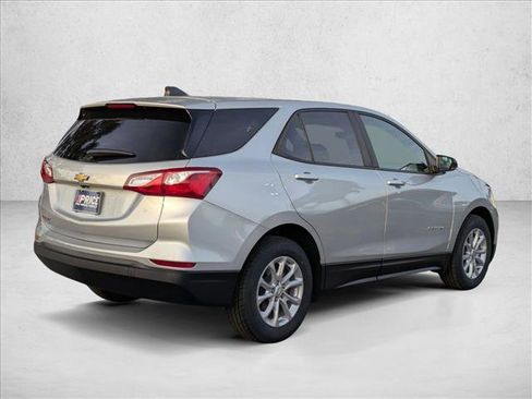 Used 2021 Chevrolet Equinox LS w/ LS Convenience Package image 5