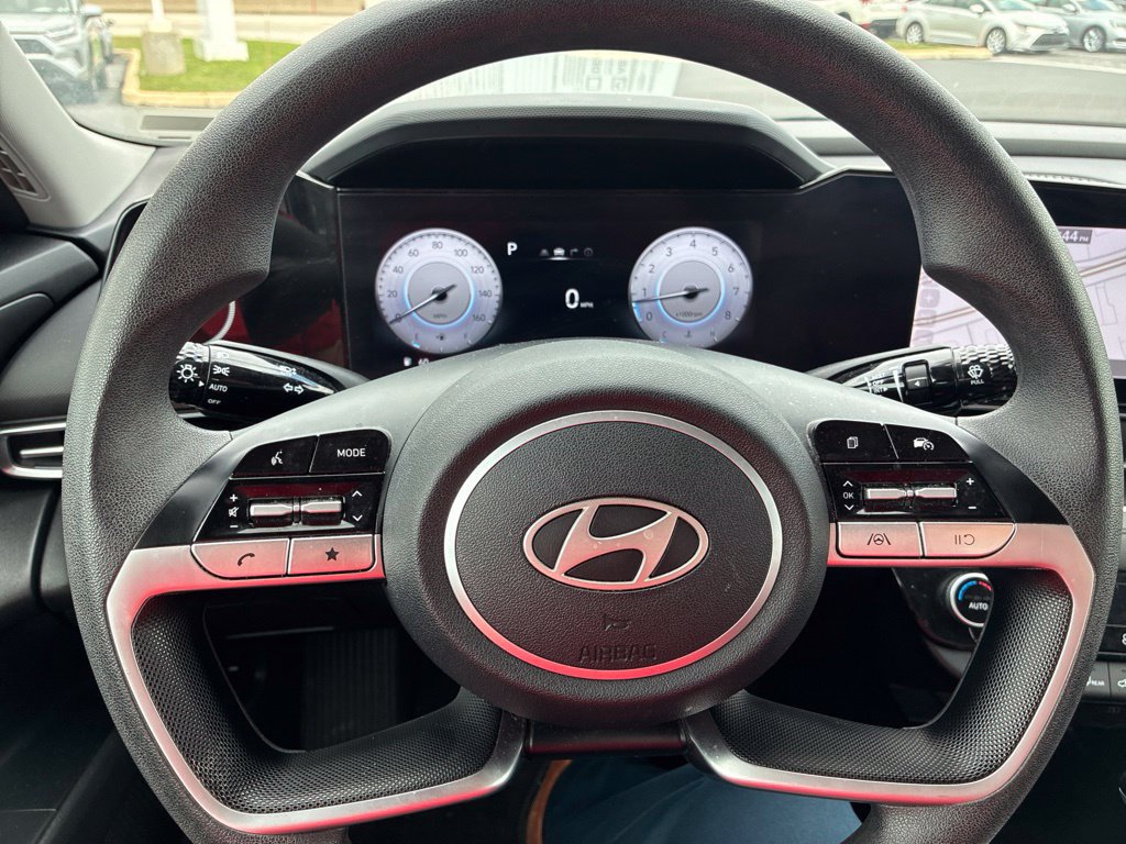 Used 2024 Hyundai Elantra SEL FWD image 25