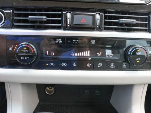 Used 2022 Nissan Pathfinder SV AWD/4WD image 24