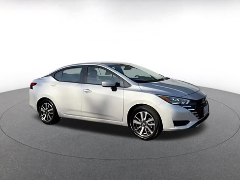 Used 2025 Nissan Versa SV FWD image 2