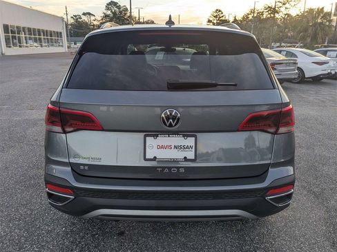 Used 2024 Volkswagen Taos SE image 5