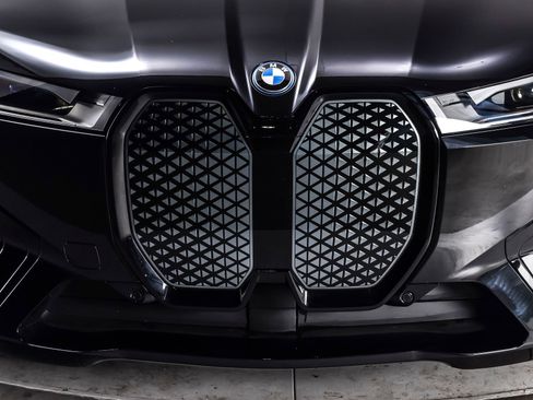 Used 2025 BMW iX xDrive50 w/ Sport Package AWD/4WD image 9