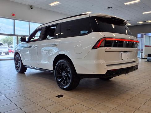 Used 2025 Lincoln Navigator Reserve w/ Jet Appearance Package AWD/4WD image 7