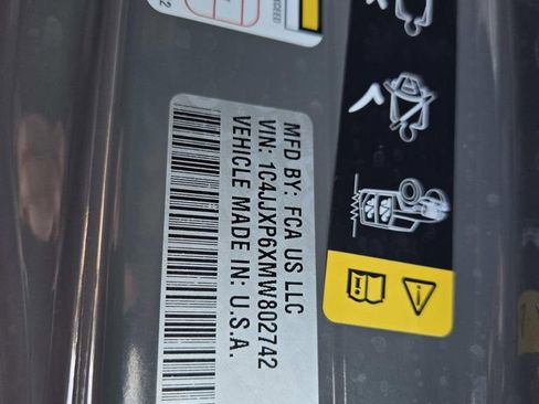 Used 2021 Jeep Wrangler Unlimited Sahara image 41